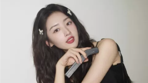 黄灿灿武大校花爆红